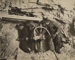 Ražení tunelu - posledních 10 metrů - 1912